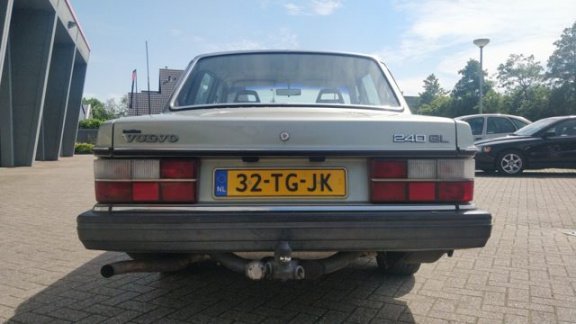 Volvo 240 - 2.3 GL - 1