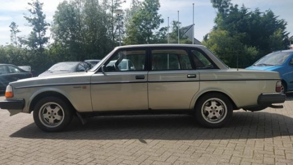 Volvo 240 - 2.3 GL - 1