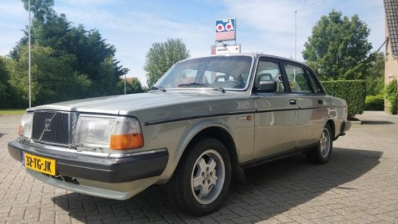 Volvo 240 - 2.3 GL - 1