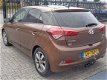 Hyundai i20 - 1.2 HP i-Motion Premium, Cruise, Panoramadak, Bluetooth, Parkeersensoren voor & achter - 1 - Thumbnail