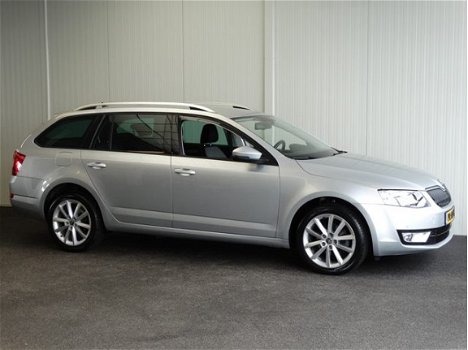 Skoda Octavia Combi - 1.6 TDI Elegance DSG - 1