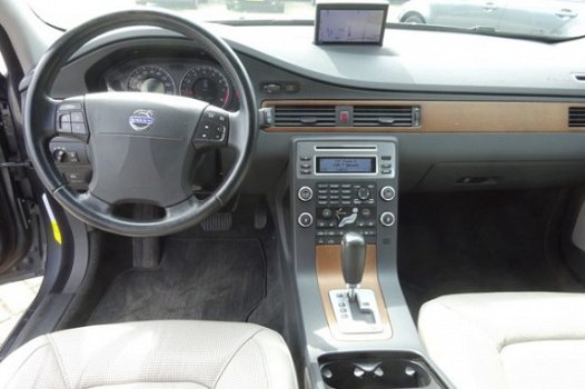 Volvo V70 - 3.2 SUMMUM, Automaat, Navigatie, Telefoon op sim, geventileerd - 1