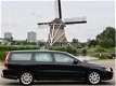 Volvo V70 - 2.4 Momentum Dealer auto, airco, leder - 1 - Thumbnail