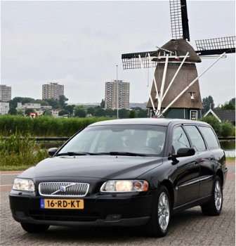 Volvo V70 - 2.4 Momentum Dealer auto, airco, leder - 1