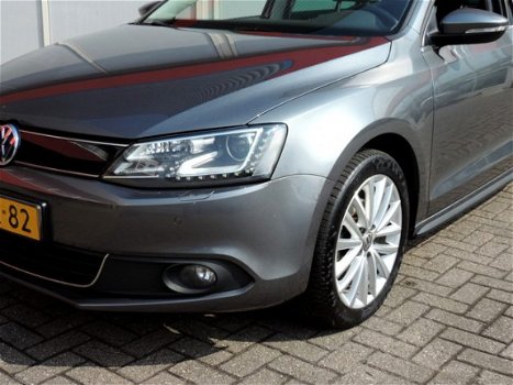 Volkswagen Jetta - 1.4 TSI Hybrid Highline (leer, navi, camera, panodak) - 1