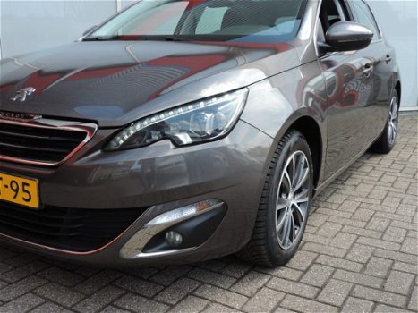 Peugeot 308 - 1.2 e-THP Premium (Panodak, LED, navi, camera) - 1