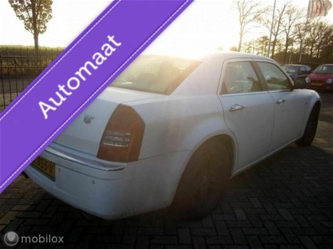 Chrysler 300C - - 5.7 V8 HEMI ((179.000 km, LPG-G3)) - 1