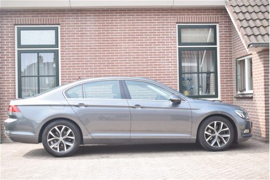 Volkswagen Passat - 2.0 TDI 150pk H6 Comfortline Executive Ecc Pdc Trekhaak Navigatie - 1