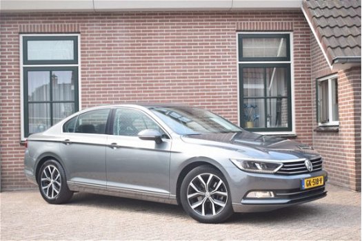 Volkswagen Passat - 2.0 TDI 150pk H6 Comfortline Executive Ecc Pdc Trekhaak Navigatie - 1