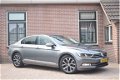 Volkswagen Passat - 2.0 TDI 150pk H6 Comfortline Executive Ecc Pdc Trekhaak Navigatie - 1 - Thumbnail