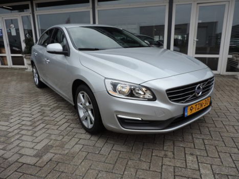 Volvo S60 - 1.6 D2 Momentum 50 procent deal 5.625, - ACTIE Trekhaak / Navi / Clima / Cruise / Memory - 1