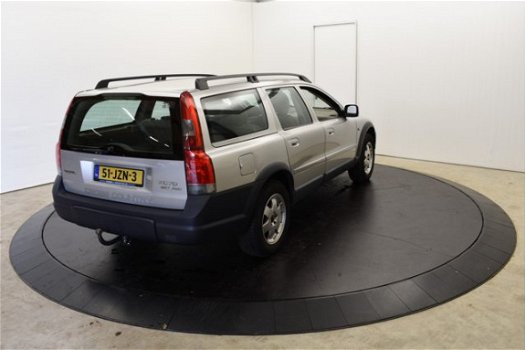 Volvo XC70 - 2.4 T AWD Youngtimer Schuifk.dak Clima Leer Trekh - 1