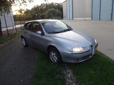 Alfa Romeo 147 - 1.9 JTD Distinctive - 1