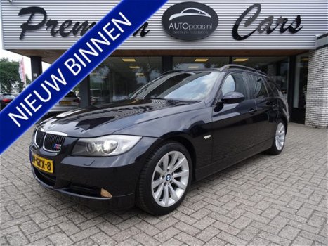 BMW 3-serie Touring - 318i High Executive, M-uitvoering, Leer, NAV groot, Trekh, Xenon, Carbonzwart - 1