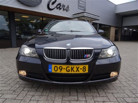 BMW 3-serie Touring - 318i High Executive, M-uitvoering, Leer, NAV groot, Trekh, Xenon, Carbonzwart - 1