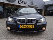 BMW 3-serie Touring - 318i High Executive, M-uitvoering, Leer, NAV groot, Trekh, Xenon, Carbonzwart - 1 - Thumbnail