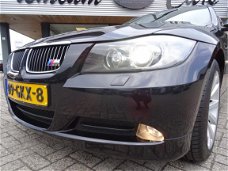 BMW 3-serie Touring - 318i High Executive, M-uitvoering, Leer, NAV groot, Trekh, Xenon, Carbonzwart