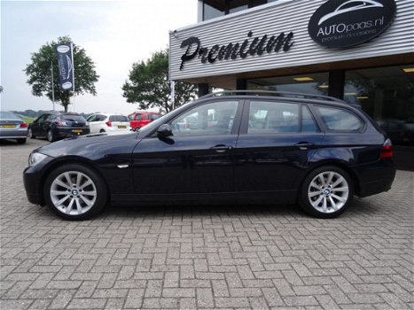 BMW 3-serie Touring - 318i High Executive, M-uitvoering, Leer, NAV groot, Trekh, Xenon, Carbonzwart - 1