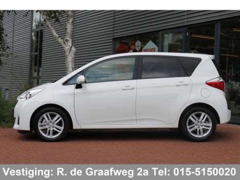 Toyota Verso S - 1.3 VVT-i Dynamic Pack | Navigatie | Panoramadak | Parkeerhulpcamera | Bluetooth - 1