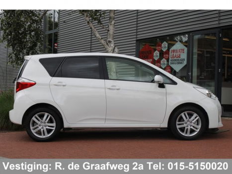 Toyota Verso S - 1.3 VVT-i Dynamic Pack | Navigatie | Panoramadak | Parkeerhulpcamera | Bluetooth - 1