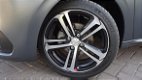 Peugeot 208 - 1.2 PT 81 KW/110 PK GT-LINE ORG. MAT GRIJS - 1 - Thumbnail