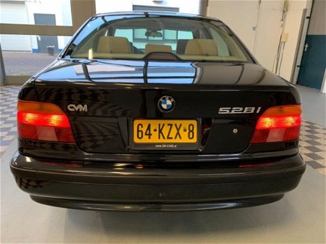 BMW 5-serie - 528i Executive Automaat Clima Xenon stoelverwarming Schuifdak - 1