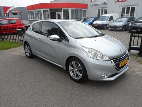 Peugeot 208 - 1.6 VTi Allure - 1