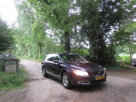 Volvo V70 - 2.4D Limited Edition ,163 PK , Automaat. Leer, Navi, Trekhaak, Topstaat, Volledig Dealer - 1