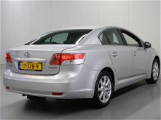 Toyota Avensis - 2.0 VVTi Executive Business Automaat | Leder | Navigatie | Trekhaak 1.800kg