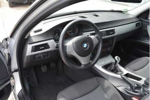 BMW 3-serie - 320i | Climate Control | PDC | 17 Inch LM Velgen OOK ZONDAG 19 JANUARI OPEN - 1