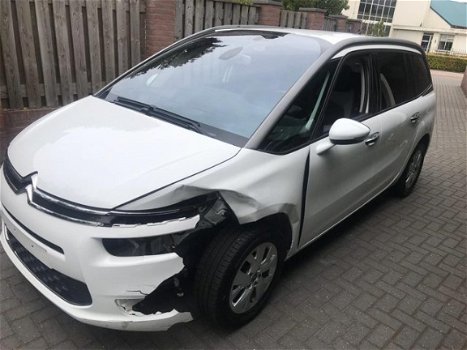 Citroën Grand C4 Picasso - 1.2 PureTech Intensive met lichte linkervoorschade - 1