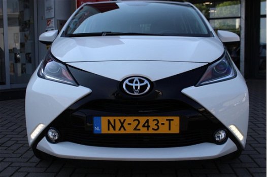 Toyota Aygo - X-PLAY 1E EIG NAVI LMV AIRCO - 1