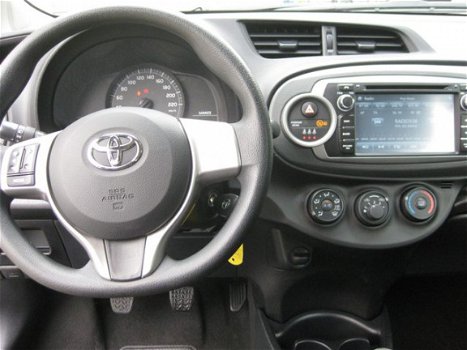 Toyota Yaris - 1.0 VVT-i Now Navigatie-airco - 1