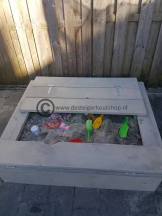 Zandbak met vaste deksels, tevens bankjes - Afbeelding 2