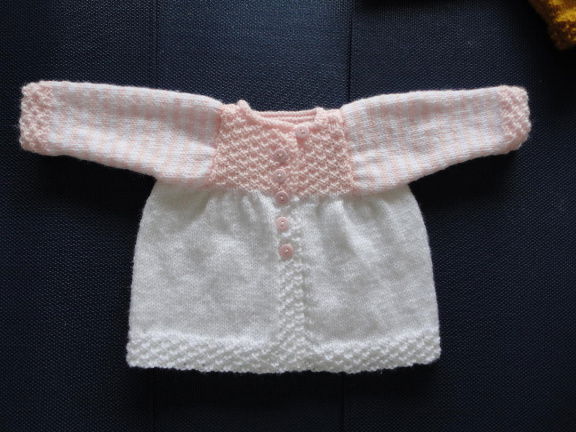 047 wit/rose baby vestje ca. maat 56 - nr. 1
