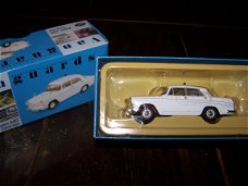 1:43 Corgi Vanguards VA04405 Austin A60 Cambridge politie