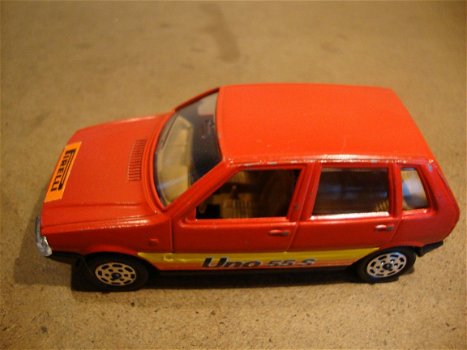 1:43 Hot Wheels Fiat Uno 55 S rood Made in Italy los model - 0
