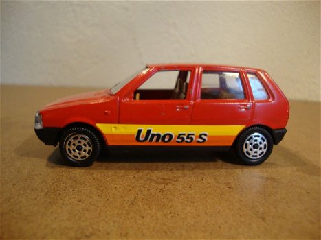 1:43 Hot Wheels Fiat Uno 55 S rood Made in Italy los model - 2