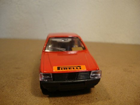 1:43 Hot Wheels Fiat Uno 55 S rood Made in Italy los model - 4