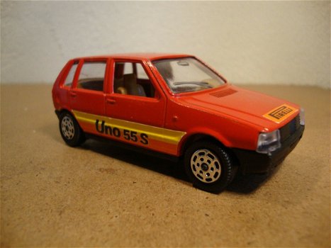 1:43 Hot Wheels Fiat Uno 55 S rood Made in Italy los model - 5
