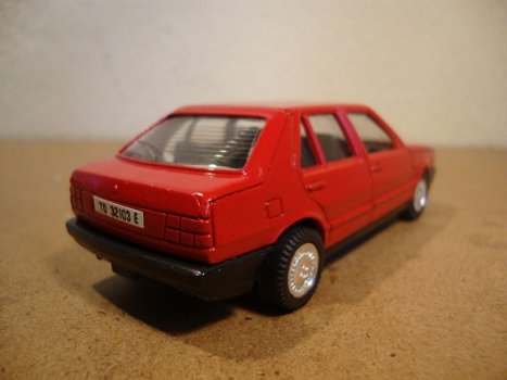 1:43 Polistil E2045 05303 Fiat Croma rood Made in Italy los model - 4