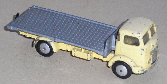oude Corgi Toys 454 Commer 5 Ton platform Truck - 1