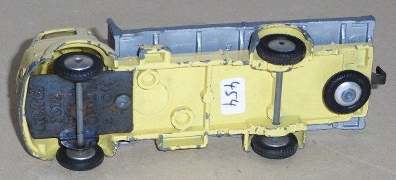 oude Corgi Toys 454 Commer 5 Ton platform Truck - 4