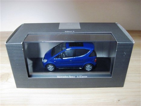 1:43 Herpa Mercedes-Benz A Klasse Typ W168 blauw - 3