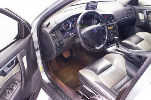 Volvo S60 - D5 Aut. Drivers Edition Leder Navigatie Stoelverwarming 185pk - 1