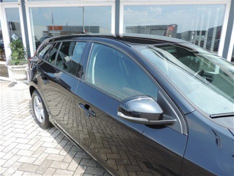 Volvo V60 - 2.0 D4 50 procent deal 7225, - ACTIE Automaat / Navi / Cruise / Telefoon / Clima / LED - 1