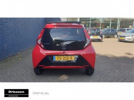 Toyota Aygo - 1.0 VVT-i 72pk 5D (Airco - Parkeerhulpcamera - Lichtmetalen velgen - Elektrisch bedien - 1