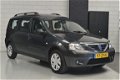 Dacia Logan MCV - 1.6-16V Lauréate 7persoons // AIRCO // TREKHAAK // - 1 - Thumbnail