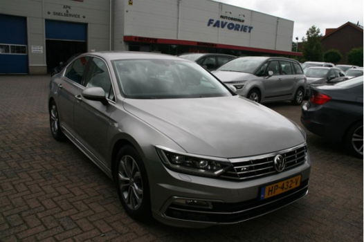 Volkswagen Passat - 1.6 TDI/LED/NAVI/ALCANT/R-LINE - 1