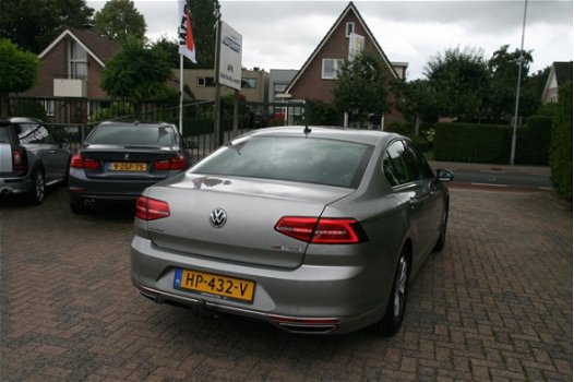 Volkswagen Passat - 1.6 TDI/LED/NAVI/ALCANT/R-LINE - 1